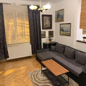 apartments-restaurant-tkalcovsky-dvur.praguehotelsweb.com/